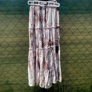 Flattering tye dye skirt that can be worn long or strapless!